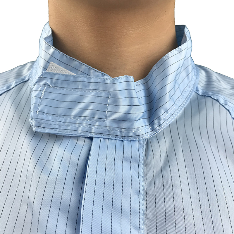 ชุดจั๊มสูทที่ยืนอยู่คงที่