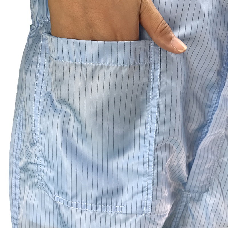 ชุดจั๊มสูทที่ยืนอยู่คงที่